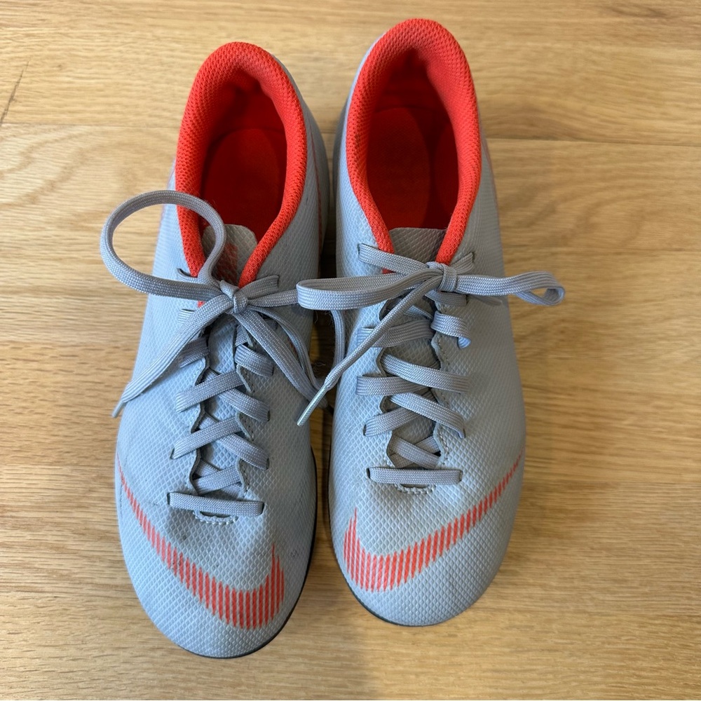 Nike soccer cleats Mercurial girls boys youth size 4 gray orange
